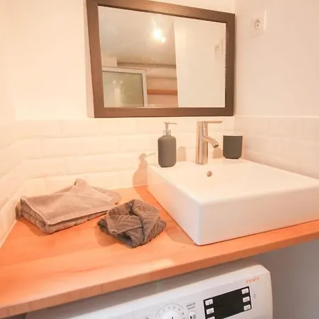 Grand Place Center Apartment